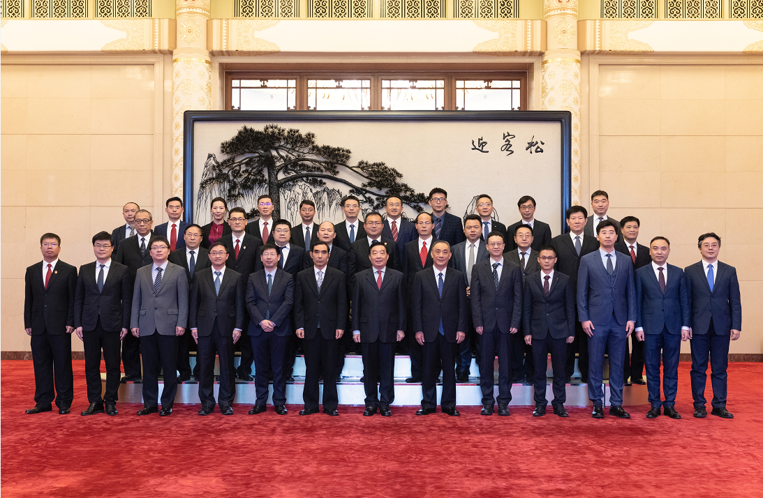 第九届“全国杰出青年法学家”颁奖仪式及座谈会举行 李洪雷、支振锋、谢增毅、翟国强在人民大会堂获表彰